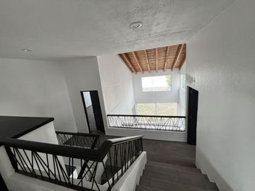 CASA EN VENTA EN JURIQUILLA  SOBRE CALLE, UNA GRAN OPORTUNIDAD DE INVERSION