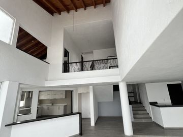CASA EN VENTA EN JURIQUILLA  SOBRE CALLE, UNA GRAN OPORTUNIDAD DE INVERSION