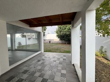 CASA EN VENTA EN JURIQUILLA  SOBRE CALLE, UNA GRAN OPORTUNIDAD DE INVERSION