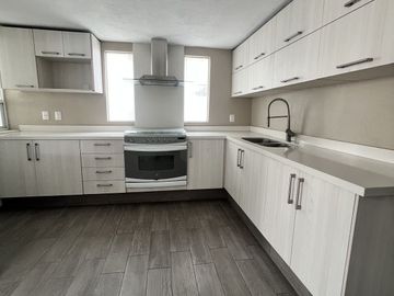 CASA EN VENTA EN JURIQUILLA  SOBRE CALLE, UNA GRAN OPORTUNIDAD DE INVERSION