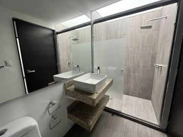 CASA EN VENTA EN JURIQUILLA  SOBRE CALLE, UNA GRAN OPORTUNIDAD DE INVERSION