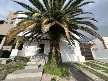 CASA EN VENTA EN JURIQUILLA  SOBRE CALLE, UNA GRAN OPORTUNIDAD DE INVERSION