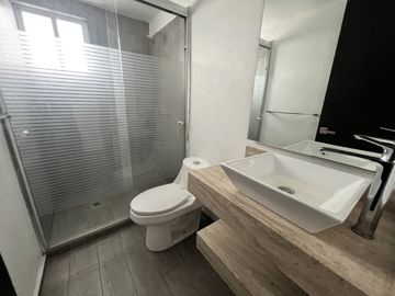 CASA EN VENTA EN JURIQUILLA  SOBRE CALLE, UNA GRAN OPORTUNIDAD DE INVERSION