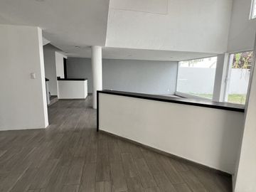 CASA EN VENTA EN JURIQUILLA  SOBRE CALLE, UNA GRAN OPORTUNIDAD DE INVERSION