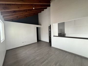 CASA EN VENTA EN JURIQUILLA  SOBRE CALLE, UNA GRAN OPORTUNIDAD DE INVERSION