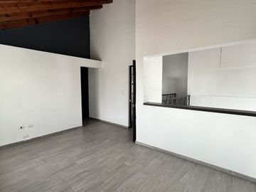 CASA EN VENTA EN JURIQUILLA  SOBRE CALLE, UNA GRAN OPORTUNIDAD DE INVERSION