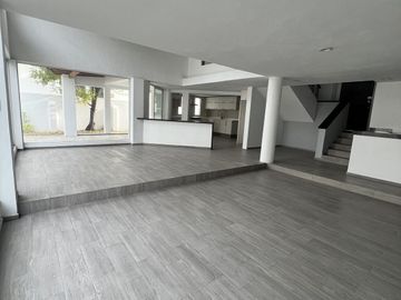 CASA EN VENTA EN JURIQUILLA  SOBRE CALLE, UNA GRAN OPORTUNIDAD DE INVERSION