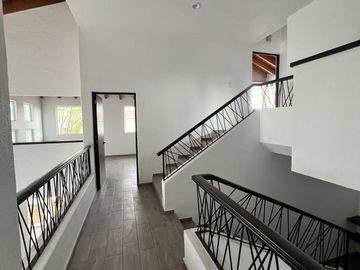 CASA EN VENTA EN JURIQUILLA  SOBRE CALLE, UNA GRAN OPORTUNIDAD DE INVERSION