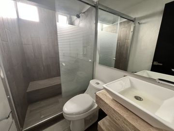 CASA EN VENTA EN JURIQUILLA  SOBRE CALLE, UNA GRAN OPORTUNIDAD DE INVERSION