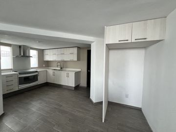 CASA EN VENTA EN JURIQUILLA  SOBRE CALLE, UNA GRAN OPORTUNIDAD DE INVERSION