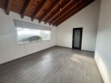 CASA EN VENTA EN JURIQUILLA  SOBRE CALLE, UNA GRAN OPORTUNIDAD DE INVERSION