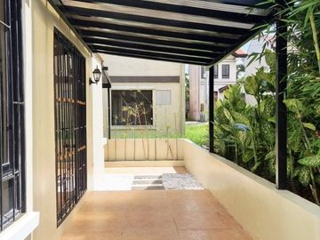 3BR House for SALE in Tagaytay Fontaine Villas Cavite