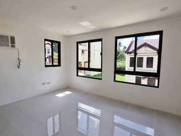 3BR House for SALE in Tagaytay Fontaine Villas Cavite