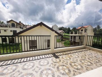 3BR House for SALE in Tagaytay Fontaine Villas Cavite