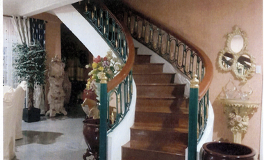 For Sale: Spacious 7BR Furnished House w/ 3-Car Garage & Garden in Blue Ridge QC