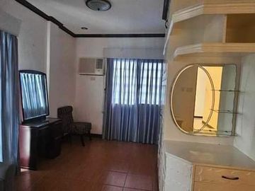House and Lot for SALE at Villa Mendez in TAGAYTAY! 420 sqm Lot at 12M neg