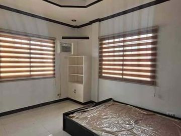 House and Lot for SALE at Villa Mendez in TAGAYTAY! 420 sqm Lot at 12M neg