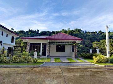 For Sale: 4 Bedroom House and Lot in Sun Valley Village, Antipolo City