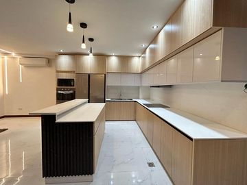 For Sale Brand-new Overlooking House and Lot in Vista Grande Talisay City.