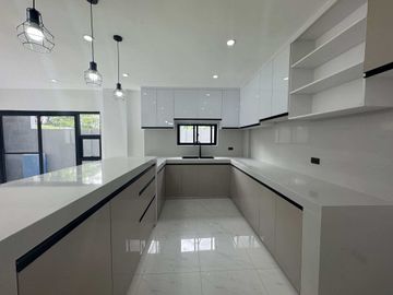 Great Value for an Elegant 200+ sqm Home in Colinas Verdes Bulacan -Keziah