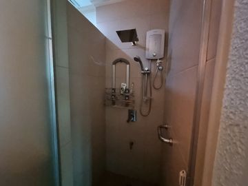 5-Bedroom Astonishing 2-Storey House With Basement In Metro Tagaytay