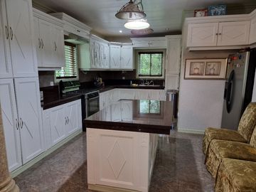 5-Bedroom Astonishing 2-Storey House With Basement In Metro Tagaytay