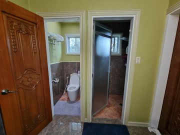 5-Bedroom Astonishing 2-Storey House With Basement In Metro Tagaytay