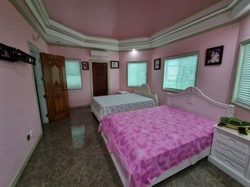 5-Bedroom Astonishing 2-Storey House With Basement In Metro Tagaytay