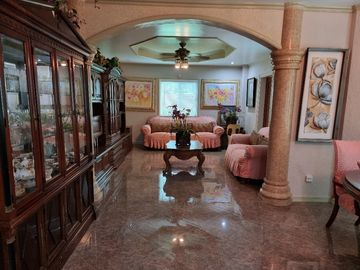 5-Bedroom Astonishing 2-Storey House With Basement In Metro Tagaytay