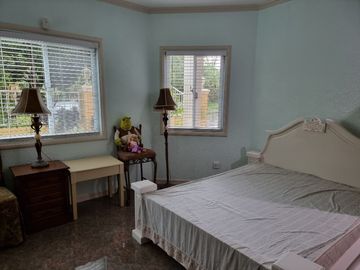 5-Bedroom Astonishing 2-Storey House With Basement In Metro Tagaytay