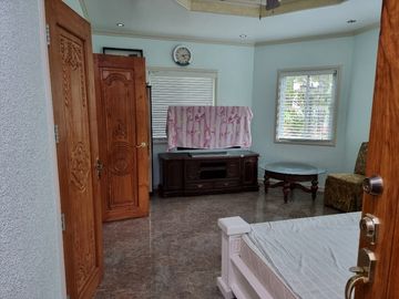 5-Bedroom Astonishing 2-Storey House With Basement In Metro Tagaytay