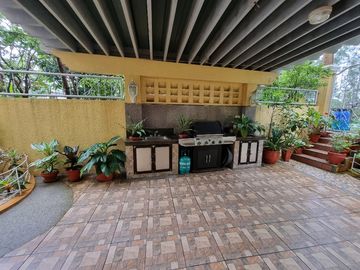 5-Bedroom Astonishing 2-Storey House With Basement In Metro Tagaytay