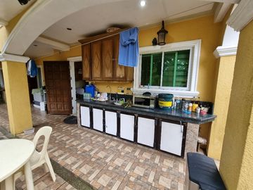 5-Bedroom Astonishing 2-Storey House With Basement In Metro Tagaytay