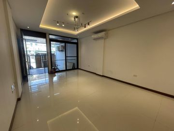 Don Antonio Heights QC Townhouse – 4BR, 5 T&B, 2-Car Garage | ₱23.8M - Gio