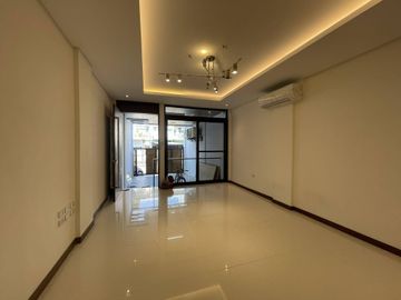 Don Antonio Heights QC Townhouse – 4BR, 5 T&B, 2-Car Garage | ₱23.8M - Gio