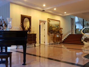 3-Storey 5BR House in Ayala Alabang Muntinlupa for Sale