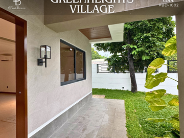 For Sale 4 Bedrooms Greenheights Village House at Parañaque City