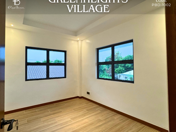 For Sale 4 Bedrooms Greenheights Village House at Parañaque City