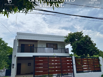 For Sale 4 Bedrooms Greenheights Village House at Parañaque City
