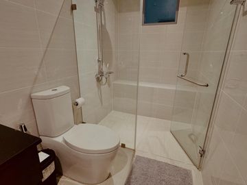 1BR IN BGC FOR SALE - PARK TRIANGLE RESIDENCES