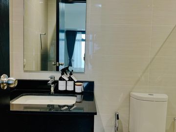 1BR IN BGC FOR SALE - PARK TRIANGLE RESIDENCES