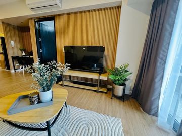 1BR IN BGC FOR SALE - PARK TRIANGLE RESIDENCES