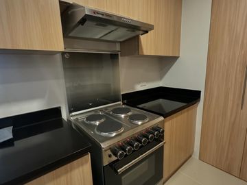 1BR IN BGC FOR SALE - PARK TRIANGLE RESIDENCES