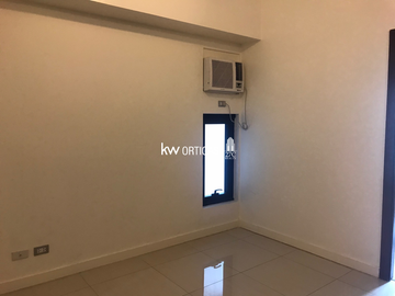 Rush Sale! 1-Bedroom Unit in Sapphire Bloc Ortigas CBD, Pasig City