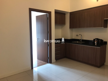 Rush Sale! 1-Bedroom Unit in Sapphire Bloc Ortigas CBD, Pasig City