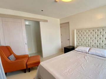 SALE!!!! Tagaytay Penthouse with a view of the Taal Lake.
