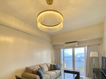 SALE!!!! Tagaytay Penthouse with a view of the Taal Lake.