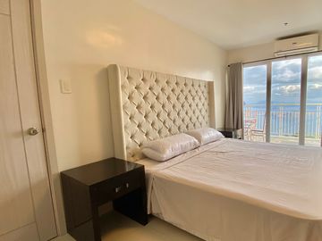 SALE!!!! Tagaytay Penthouse with a view of the Taal Lake.