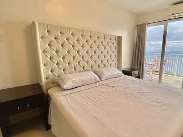 SALE!!!! Tagaytay Penthouse with a view of the Taal Lake.