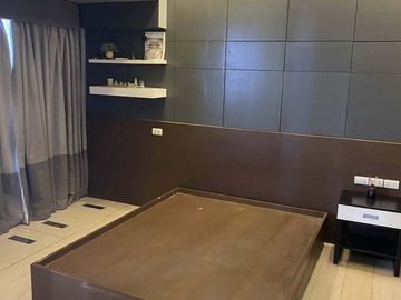 Clean Title RFO 1BR w/ Balcony FOR SALE at Greenbelt Hamilton Legazpi Makati